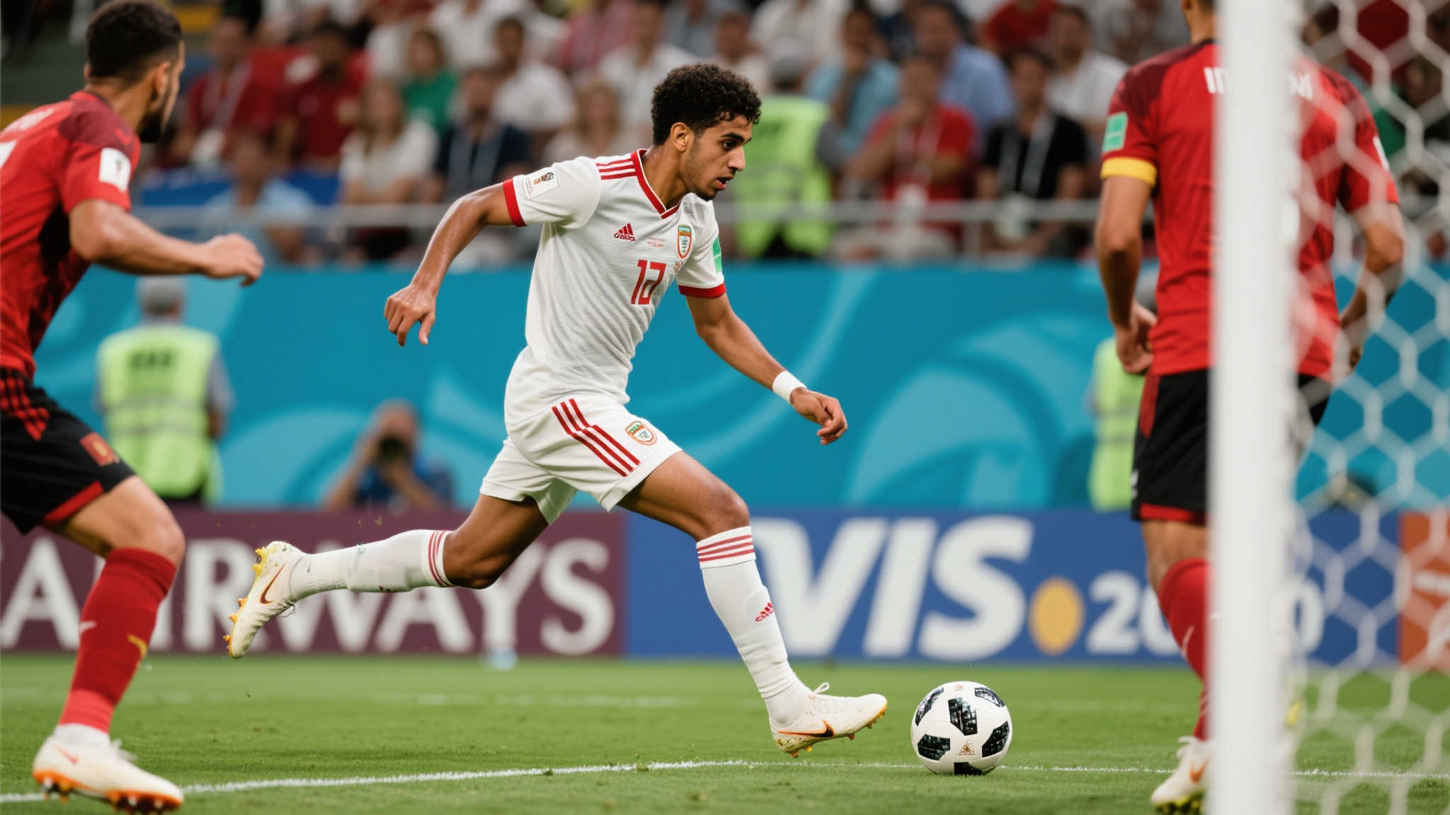 历史首位:萨拉赫连续两赛季称霸英超金靴与助攻榜